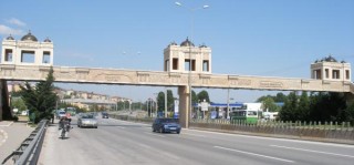 Joli pont décoré