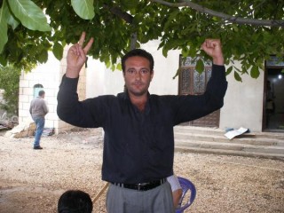 Kurde exprimant ses convictions politiques