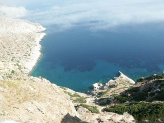 La mer au bas des falaises