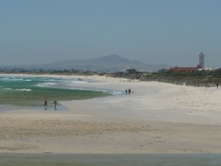 La plage et le phare de Milnerton