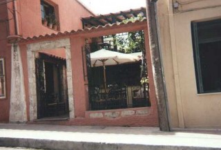 La rue Handakos 1/2
