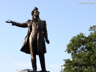 La statue de Pouchkine à Saint-Petersbourg