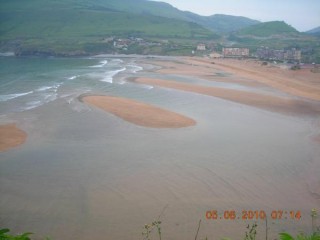La superbe plage de Pobeña.