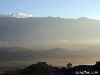 La vallée du Drino à l'aube La vallée du Drino à l'aube