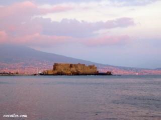Le Castel dell Ovo à Naples Le Castel dell Ovo à Naples