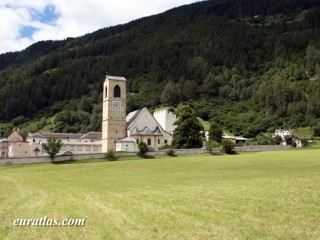 Le Couvent de Saint-Jean à Müstair vu de l'est