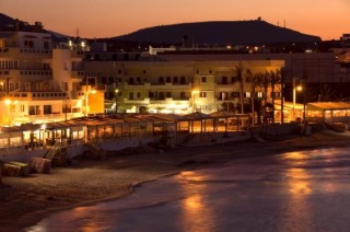 Le front de mer le soir