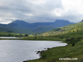 Le lac Mymbyr et le mont Snowdon, 1085 m.