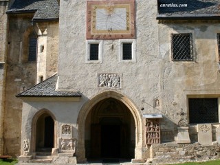 Le porche de l'église de Maria Saal