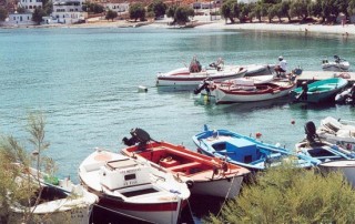 Les caïques à Karavostassi