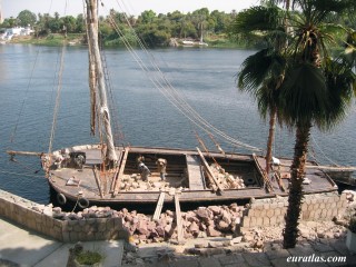 Les débardeurs (dockers) d'Assouan