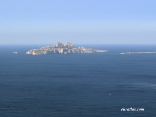L'île Riou, vue des Calanques