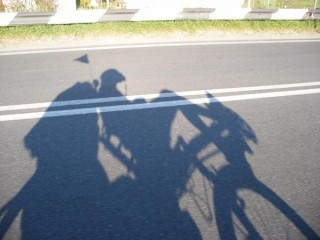L'ombre d'un vélorizontaliste.