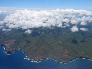 Maui à travers les nuages Maui à travers les nuages