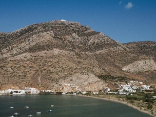 Montagnes de la baie de Kamares