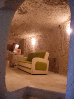 Petit salon dans une maison troglodyte
