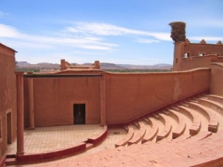 Petit théâtre de plein air dans la casbah Petit théâtre de plein air dans la casbah