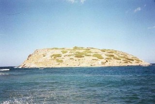 Petite ile face à Mohlos