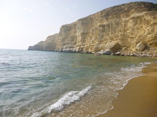 Plage rouge à Matala