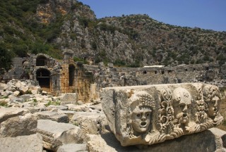 Ruines de l'ancien théâtre de Myra à Demre