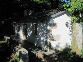 San Román de la Retorta, belle albergue au fond...