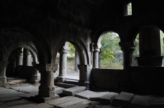 Sanahin, intérieur du narthex Sanahin, intérieur du narthex