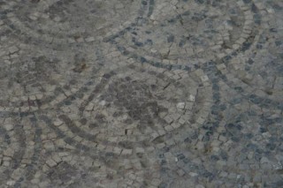 Sol de l'église en mosaïque