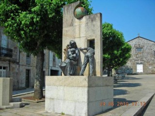 Statue d'un émigrant !