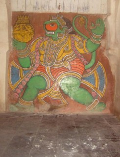 Sur le mur intérieur