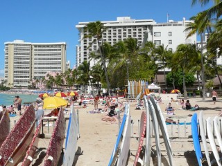 Surfs sur la plage Surfs sur la plage