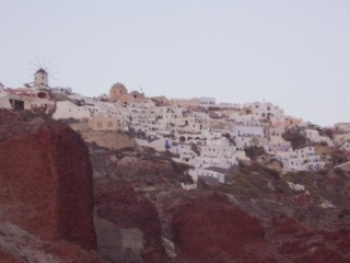 Vue d'Oïa le soir