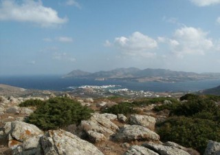 Vue sur Apollonia et Kimolos Vue sur Apollonia et Kimolos