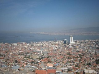 Vue sur Izmir depuis Kafidekale avec l'Agora au... Vue sur Izmir depuis Kafidekale avec l'Agora au...
