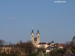 Vue sur Maria Saal ou Gospa Sveta depuis l'ouest