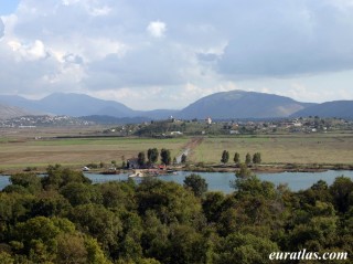 Vue sur Xarra et Konispoli depuis Butrint Vue sur Xarra et Konispoli depuis Butrint