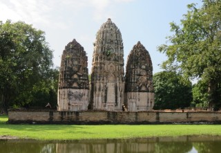 Wat Si Sawai (sanctuaire brahmanique khmer du XIIe... Wat Si Sawai (sanctuaire brahmanique khmer du XIIe...