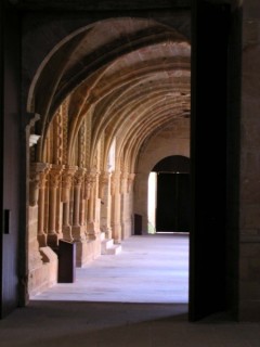 RUEDA : Photo d'une galerie du cloître,... RUEDA : Photo d'une galerie du cloître,...