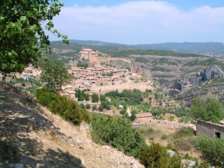 Vue du village d'Alquezar dans les Pyrénées...