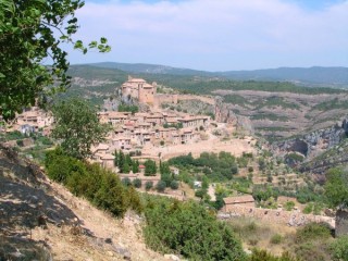 Vue du village d'Alquezar dans les Pyrénées...