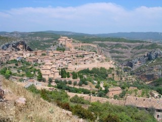 Vue du village d'Alquezar dans les Pyrénées...