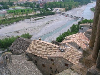Vue du village pyrénéen d'Ainsa (Pyrénées... Vue du village pyrénéen d'Ainsa (Pyrénées...