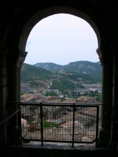 Vue du village pyrénéen d'Ainsa (Pyrénées... Vue du village pyrénéen d'Ainsa (Pyrénées...