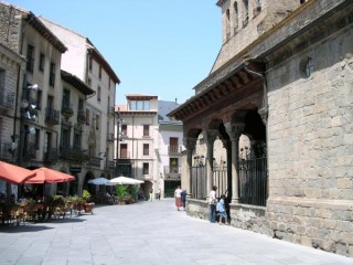 Vue Jaca (Pyrénées Aragonaises) Vue Jaca (Pyrénées Aragonaises)