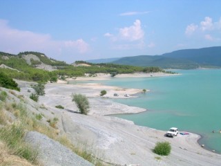 Les rives du lac de Yesa Les rives du lac de Yesa