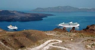 Arrivée des ferries vers Fira