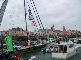 Arrivée du bateau Akena