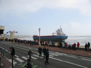 Bateau échoué sur la plage en mars 2008