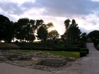 Ampuries : la montée vers la ville romaine à la...