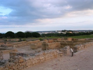 Vue du village de La Escala depuis la ville...