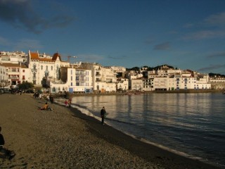 Photo de Cadaquès : plage et village